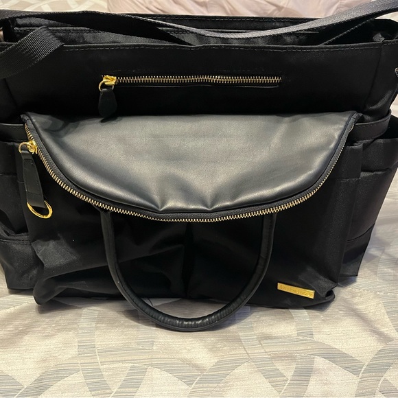 Skip Hop Chelsea Downtown Chic Diaper Satchel, Black - Picture 6 of 11